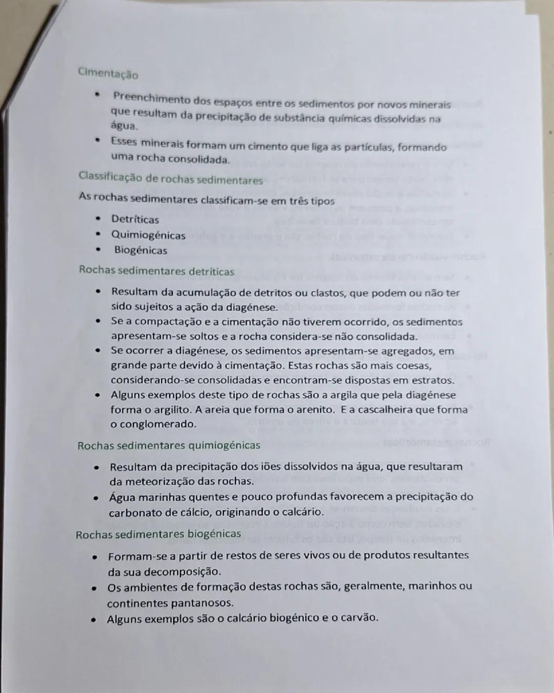 Tipos de Rochas e Ciclo das Rochas
Rocha
• É um agregado natural formado por um ou mais minerais.
• As rochas são materiais da Terra estudad