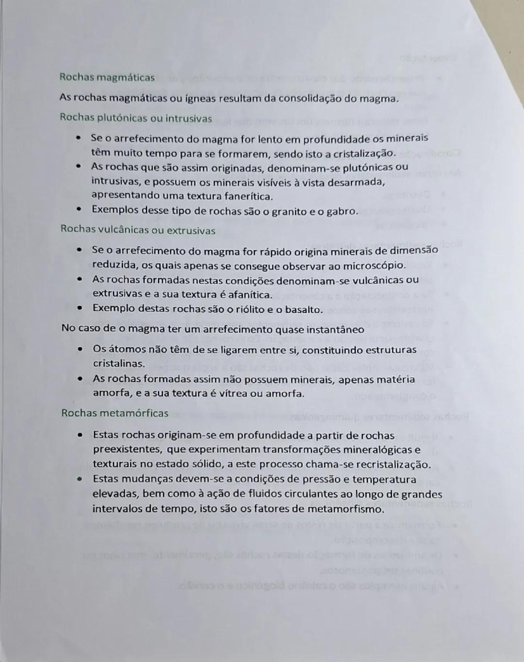 Tipos de Rochas e Ciclo das Rochas
Rocha
• É um agregado natural formado por um ou mais minerais.
• As rochas são materiais da Terra estudad