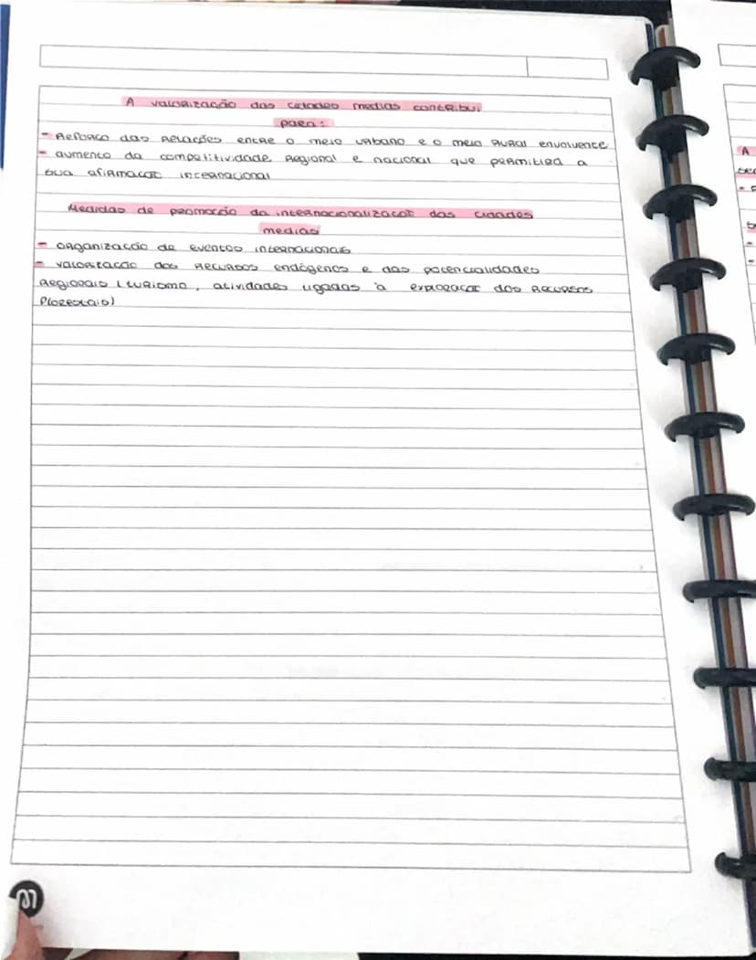 --- OCR Start ---
Uabanioticos
degaadaçãم
paedias
•pessoas
مه
velhoo
e
bem
Problemas urbanes
parque habitacional:
degradados
condições para 