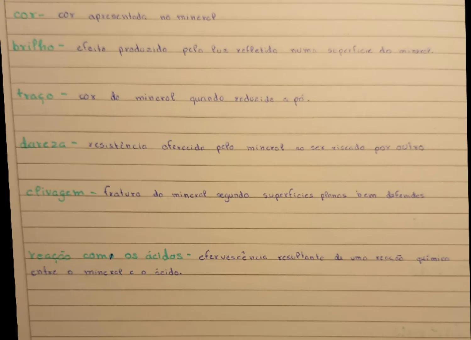 - As rochos são formadas por minerais. As contrário do qui acontece
na matéria orgânica, os clementos que constituem os minerais, come o
car