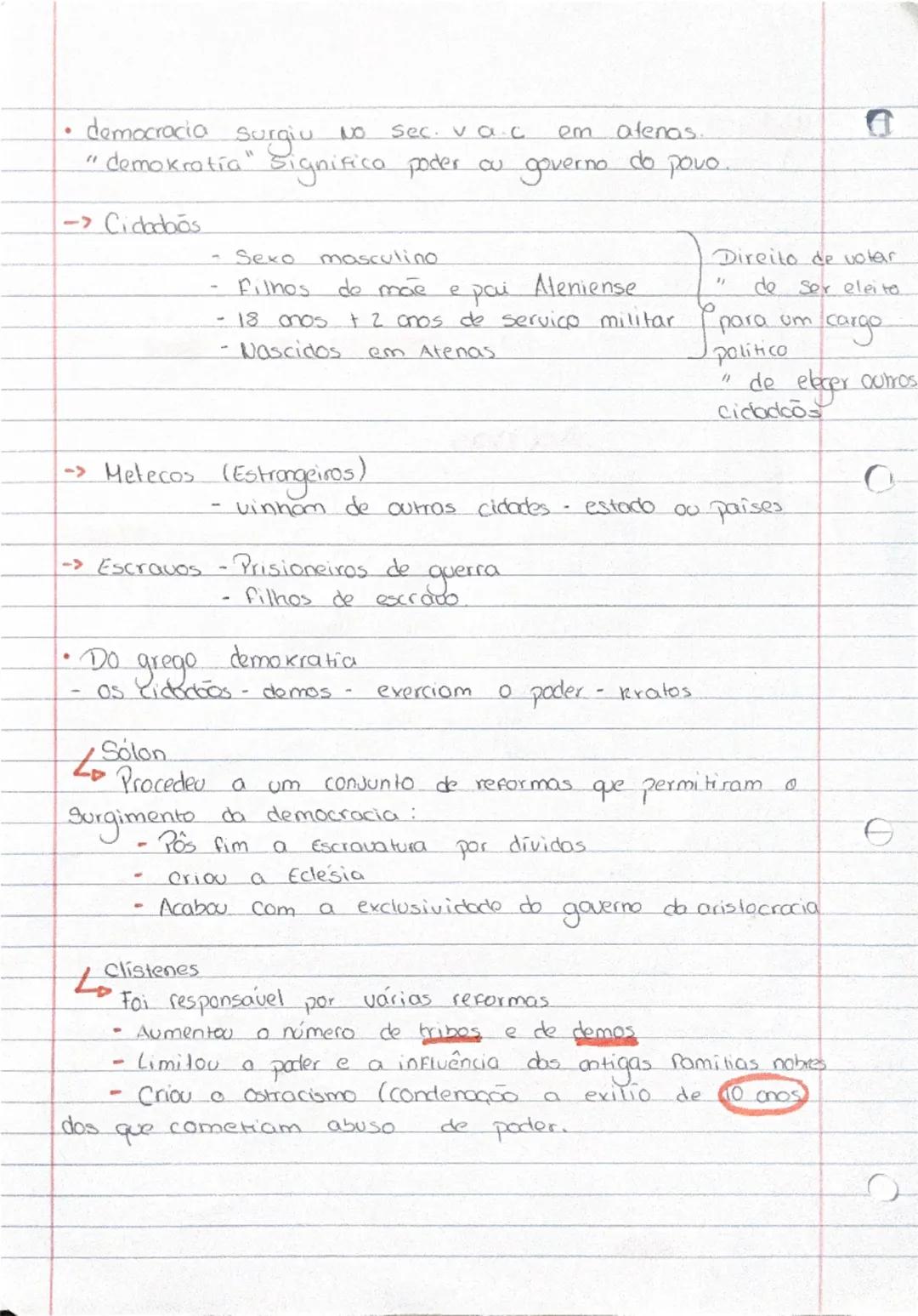 # História
- A civilização grega desenvolveu-se em torno do mar mediterrâneo
- O território era constituido pela parte continental e parte i