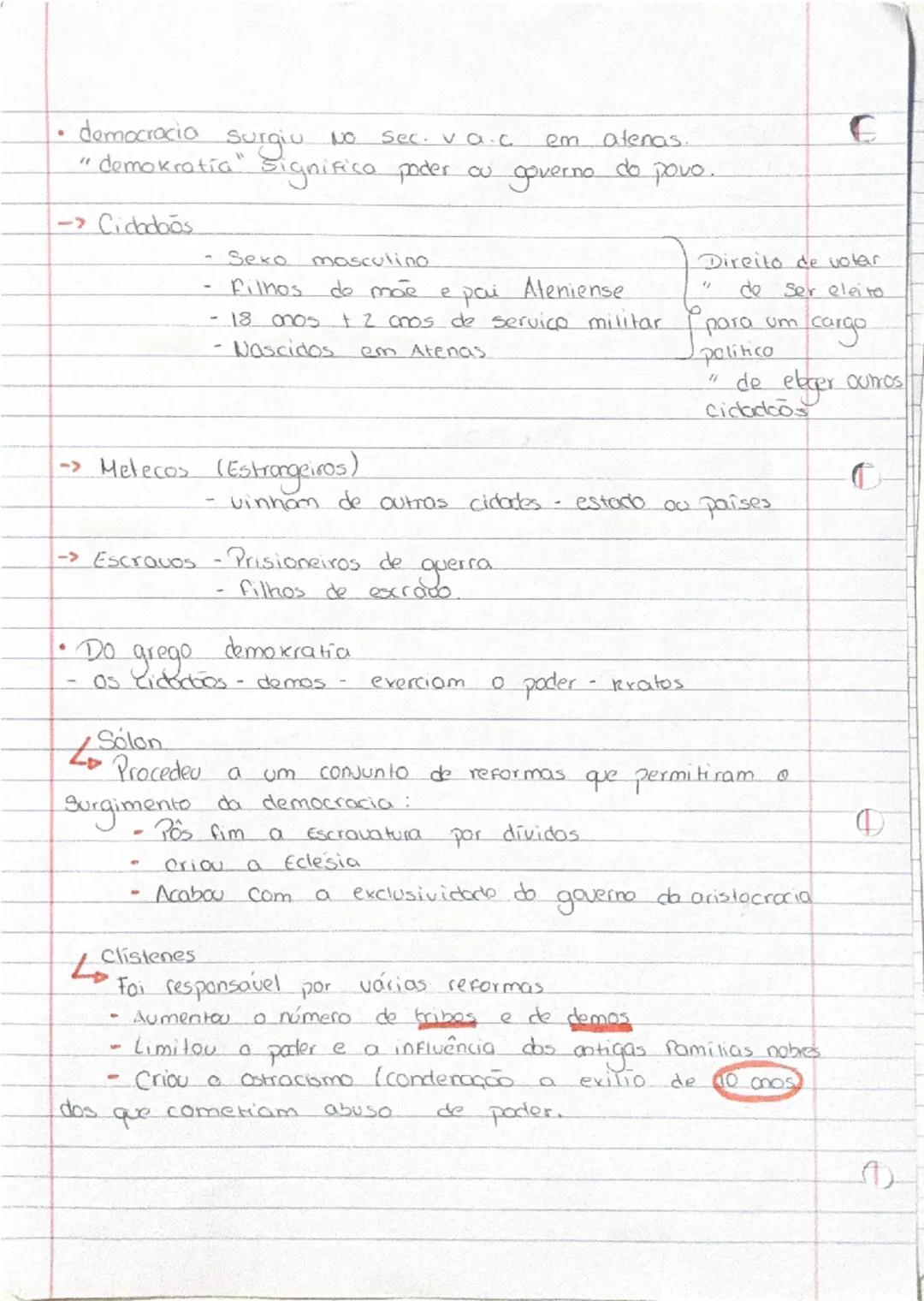 # História
- A civilização grega desenvolveu-se em torno do mar mediterrâneo
- O território era constituido pela parte continental e parte i