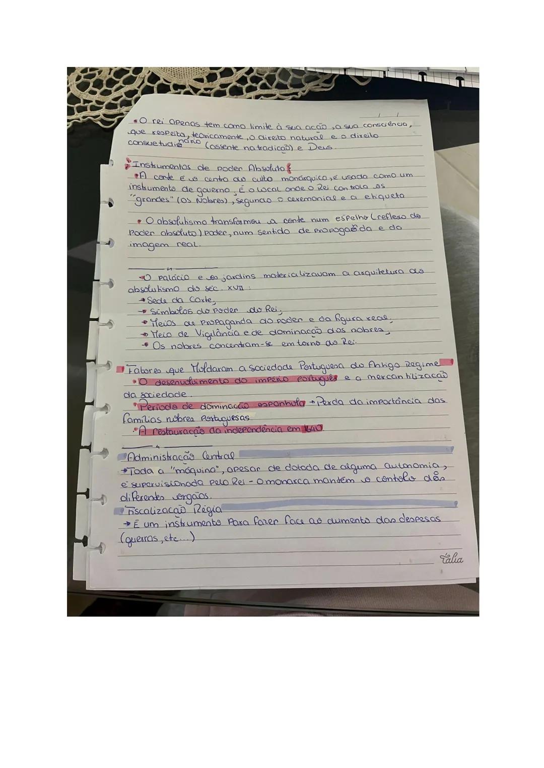 ## Anotamentos De História
* Na sociedade do Antigo Regime, as ordens sociais eram diferenciadas segundo 3 critérios:
* **O privilégio do