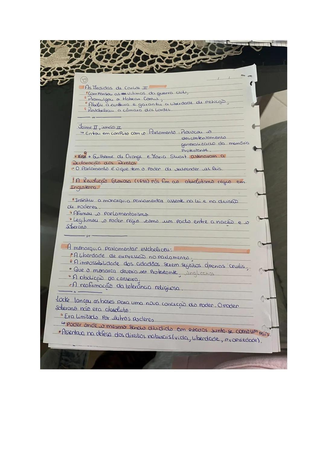 ## Anotamentos De História
* Na sociedade do Antigo Regime, as ordens sociais eram diferenciadas segundo 3 critérios:
* **O privilégio do