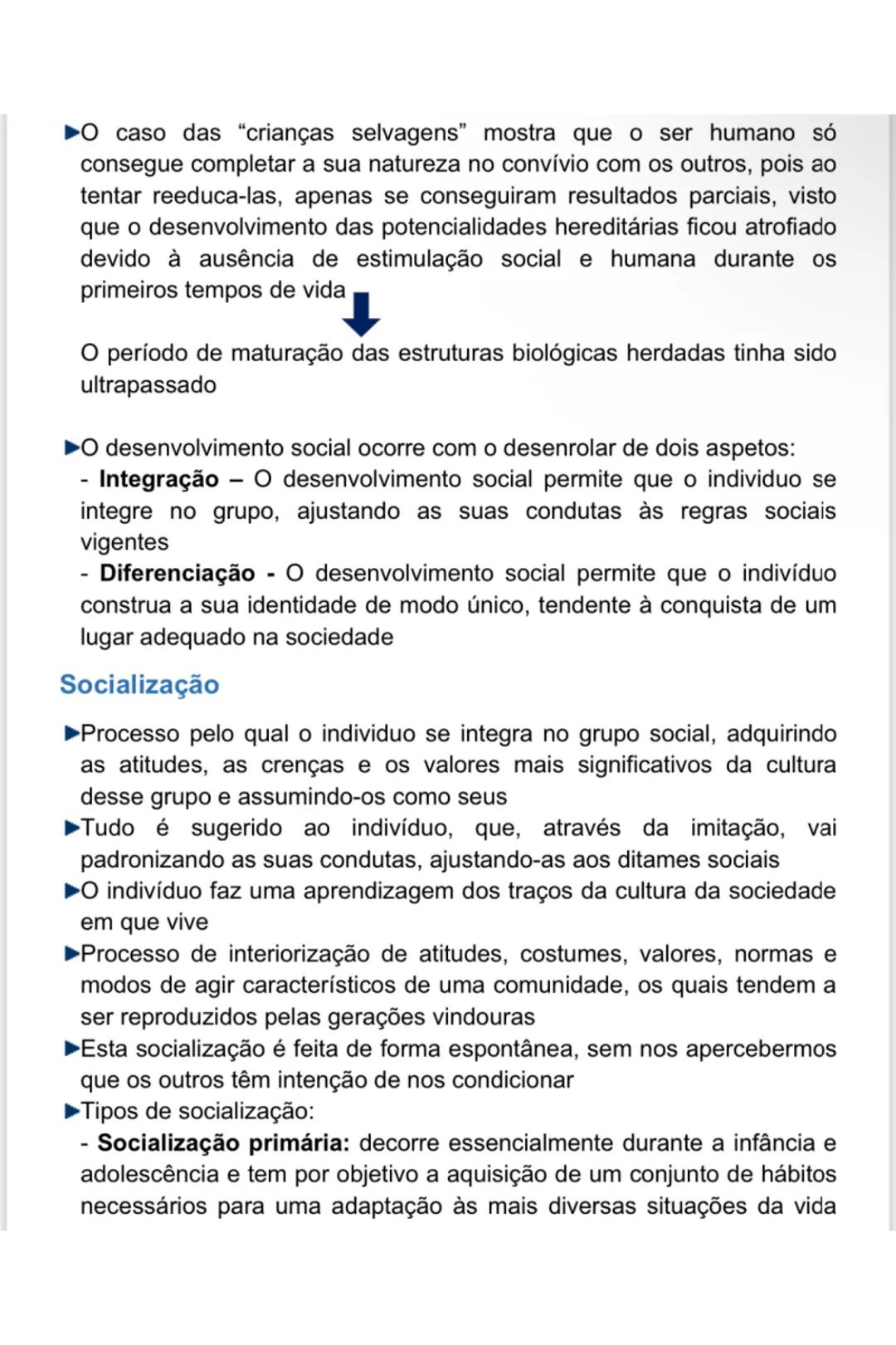 # GENÉTICA
Agentes responsáveis pela transmissão genética
Hereditariedade: conjunto de processos biológicos que presidem à
transmissão das