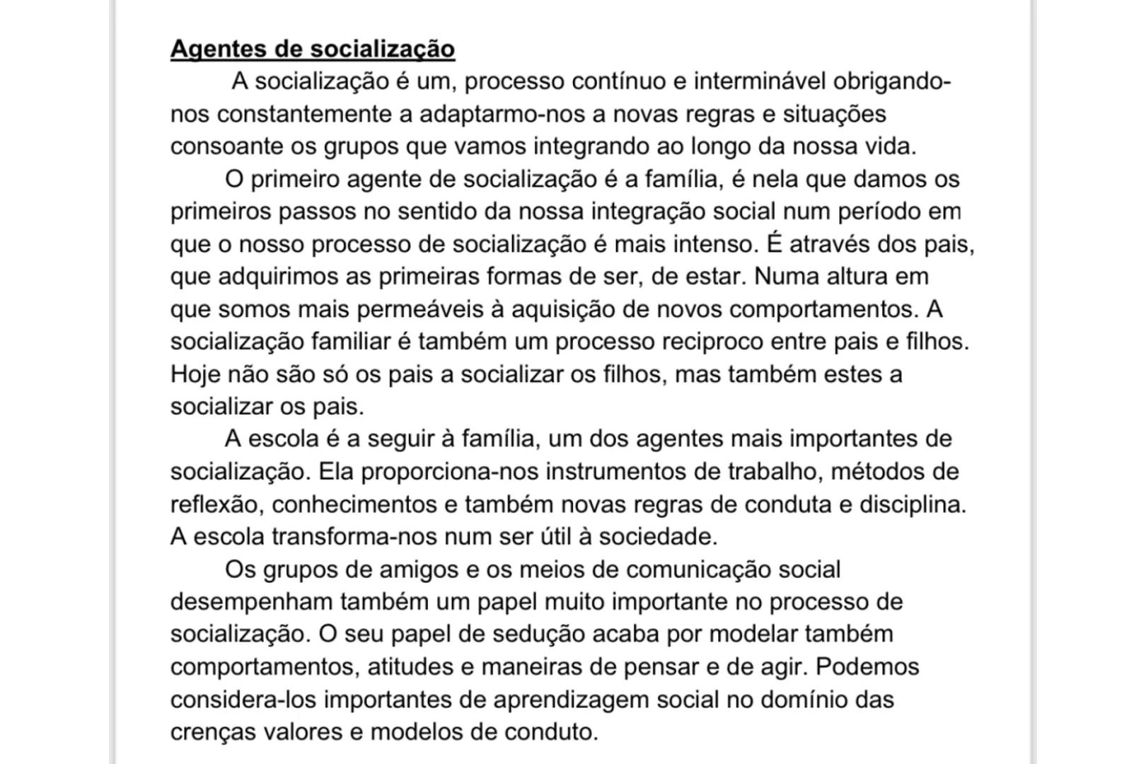 # Diferença entre conhecimento (senso) comum e
conhecimento científico
O conhecimento prático, ou subjetivo, é designado como conhecimento
